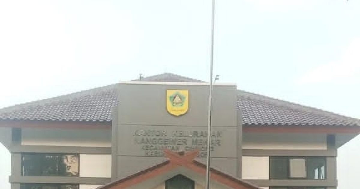 Gedung Kantor Kelurahan Nanggewer Mekar