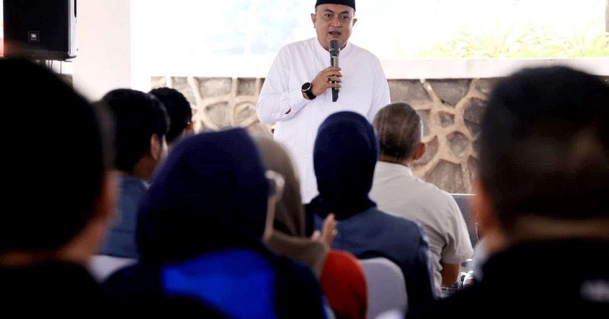 Bupati Bogor, Rudy Susmanto saat menyampaikan arahan dalam rapat tindak lanjut KolaboRun 2026 yang digelar di Alun-Alun Cirimekar, Jumat, 23 Januari 2026.