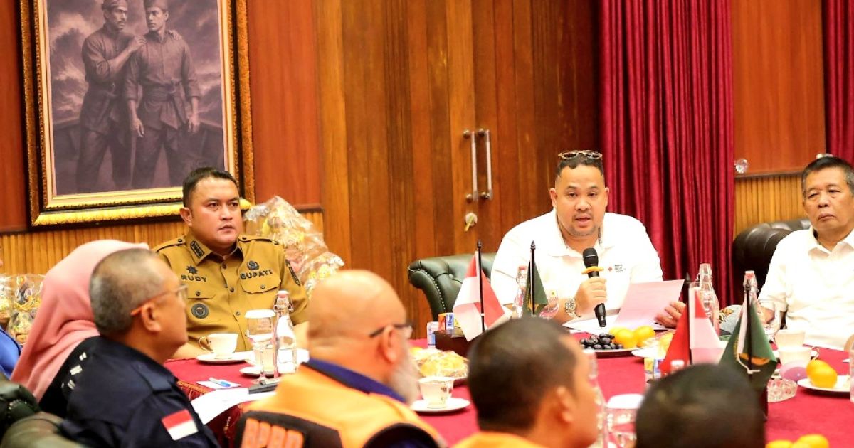 Bupati Bogor Lepas Bantuan Kemanusiaan untuk Korban Longsor Bandung Barat