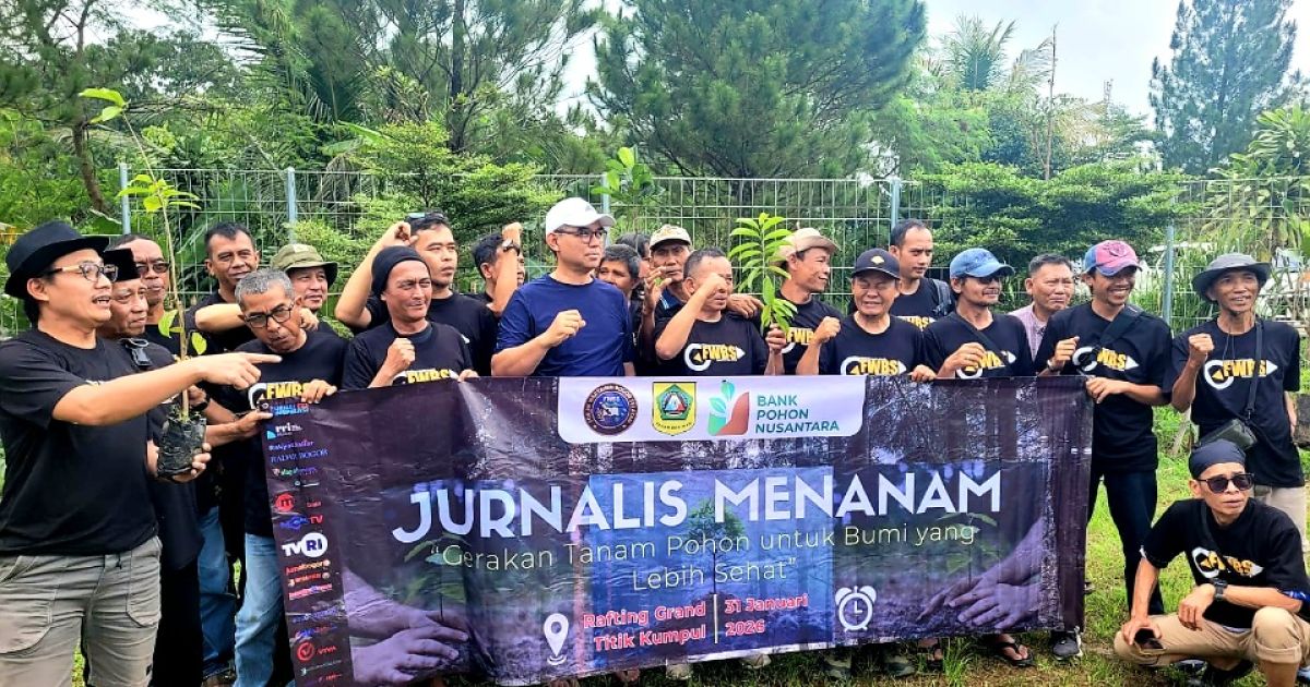 Sekda Kabupaten Bogor Apresiasi Aksi FWBS  “Jurnalis Menanam” di Bantaran Sungai Cisadane