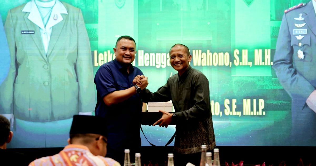 Bupati Bogor, Rudy Susmanto saat momentum lepas sambut Komandan Kodim (Dandim) 0621/Kabupaten Bogor di Pendopo Bupati, Cibinong, Senin, 23 Februari 2026.