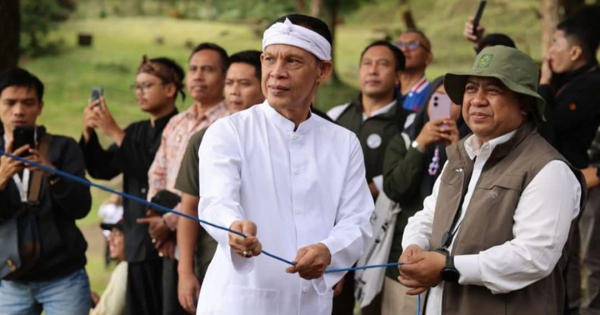 Wakil Bupati Bogor, Jaro Ade  bersama Wakil Menteri Kehutanan RI, Rohmat Marzuki bersinergi menjaga kawasan konservasi Taman Nasional Gunung Halimun Salak (TNGHS) .