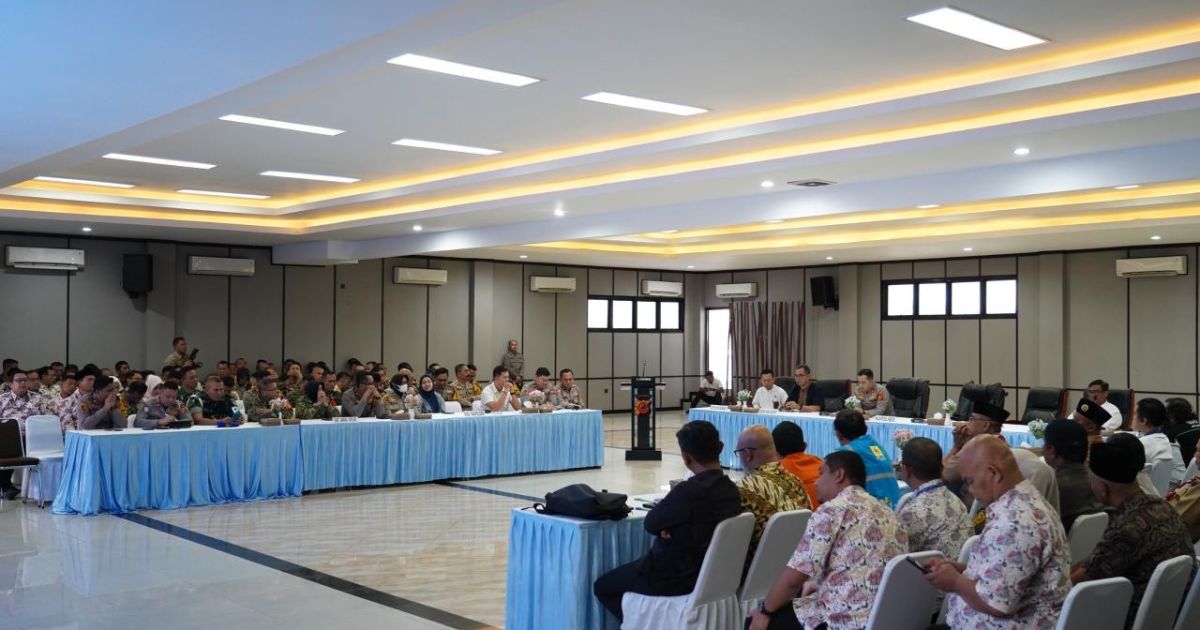 Rapat koordinasi lintas sektoral yang digelar di Aula Sanika Polres Bogor, Cibinong, Jumat, 6 Maret 2026, dihadiri jajaran TNI-Polri, perangkat daerah, hingga Forkopimcam.