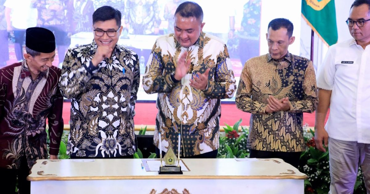 Bupati Bogor, Rudy Susmanto didampingi Wakil Bupati, Jaro Ade dan Ketua DPRD Kabupaten Bogor,  Sastra Winara, saat membuka Musrembang RKPD 2027.