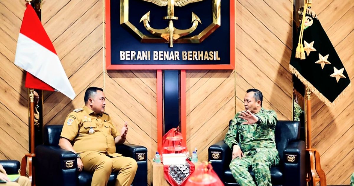 Bupati Bogor, Rudy saat bertemu dengan Panglima Kopassus, Letjen. TNI Djon Afriandi di Markas Kopassus Cijantung, Senin, 20 April 2026.