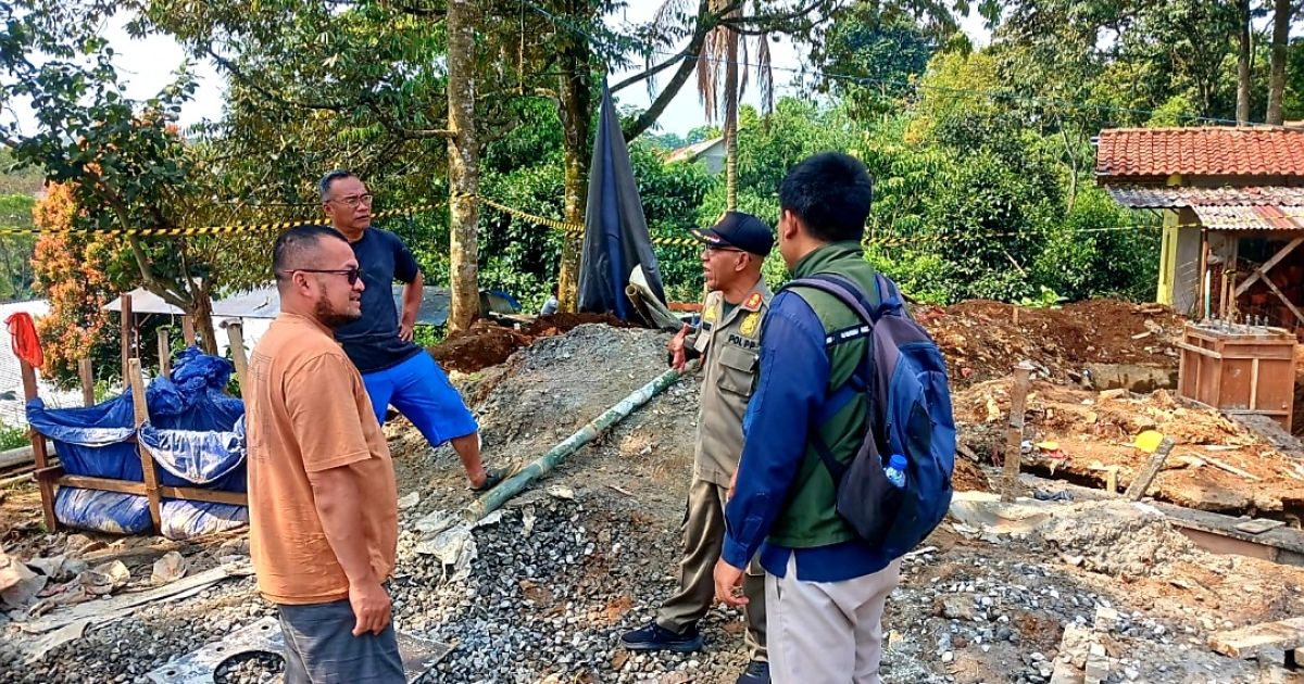 Satpol PP Kabupaten Bogor dan pengawas bangunan wilayah Ciawi turun langsung memberikan imbauan penghentian sementara.