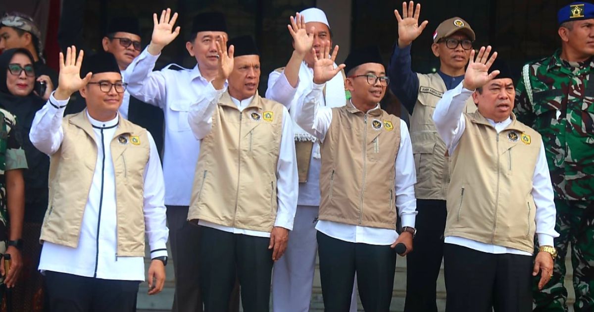 Wakil Bupati Bogor, Jaro Ade melepas keberangkatan kloter pertama jamaah haji 2026 sebanyak 445 orang pada Kamis, 23 April 2026 pagi.
