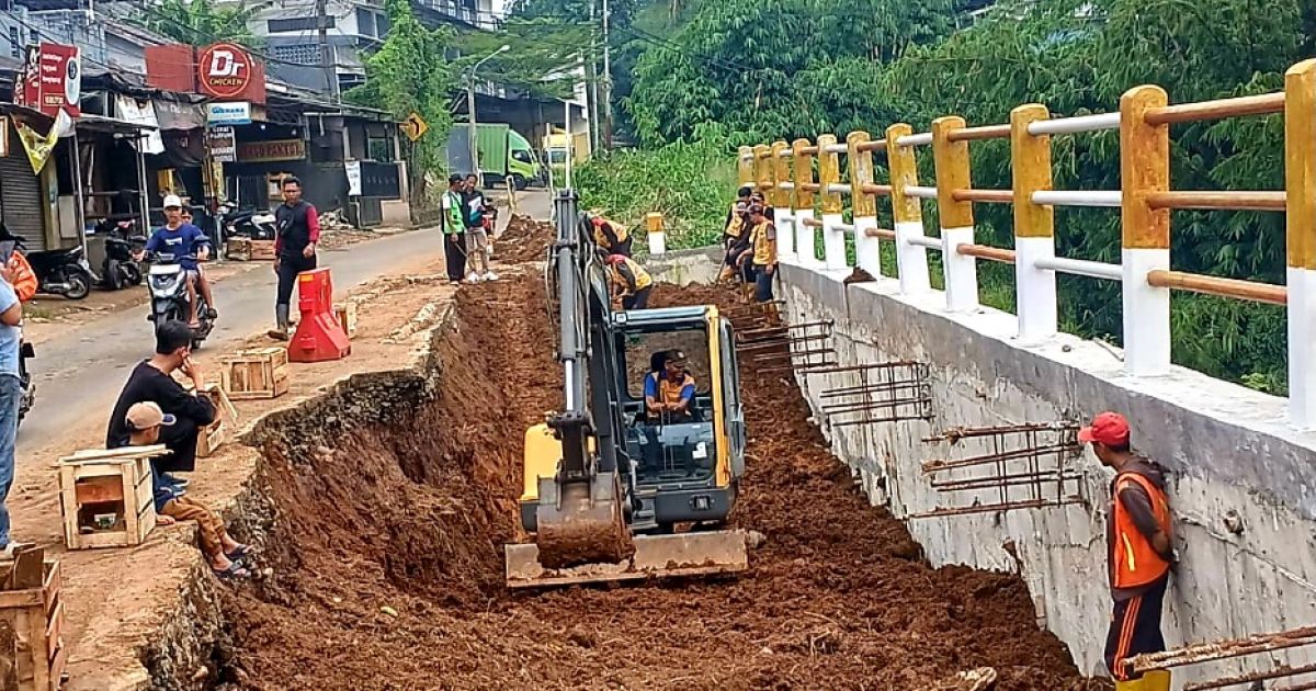 Jalan Longsor Cikampak–Gunung Bunder Dikebut—Pemkab Bogor Gercep Pulihkan Akses Warga