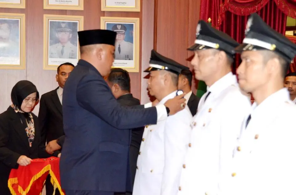 Bupati Bogor Lantik Empat Kades PAW, Tegaskan Harus Responsif, Dekat Masyarakat, Percepat Pelayanan Publik dan Sinkronisasi Program Nasional