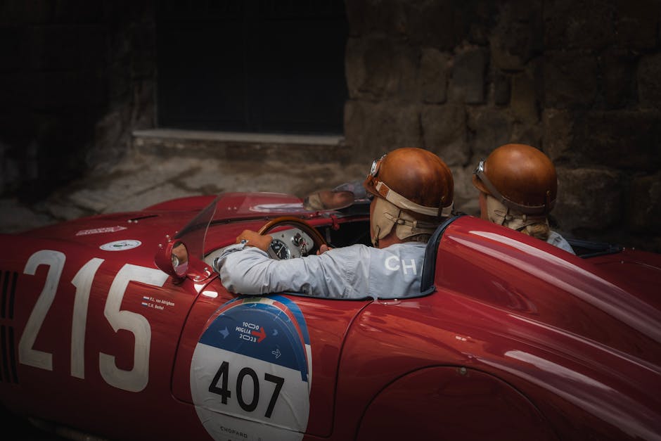 Deretan motor klasik yang terawat rapi dipamerkan dalam sebuah festival otomotif nasional yang dipadati pengunjung.