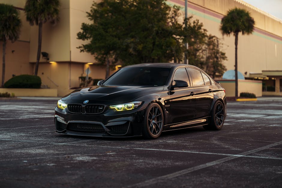 Deretan motor klasik yang terparkir rapi dalam sebuah pertemuan komunitas pecinta otomotif di Indonesia.