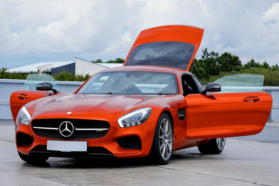 Deretan motor listrik berbagai merek sedang dipamerkan dalam sebuah ajang pameran otomotif nasional yang megah.