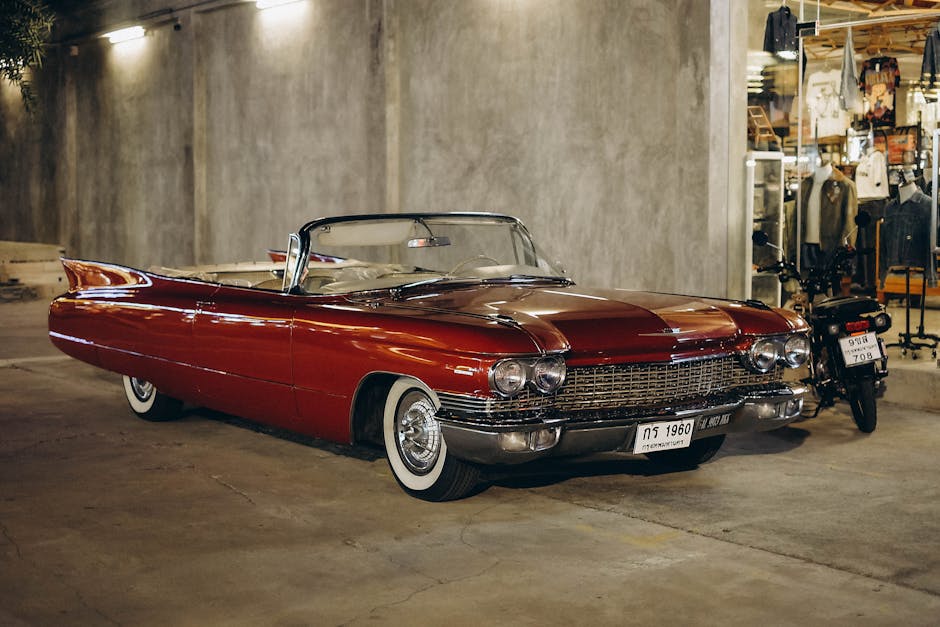 Deretan motor listrik berbagai merek yang terparkir rapi di sebuah pameran otomotif modern di Jakarta.