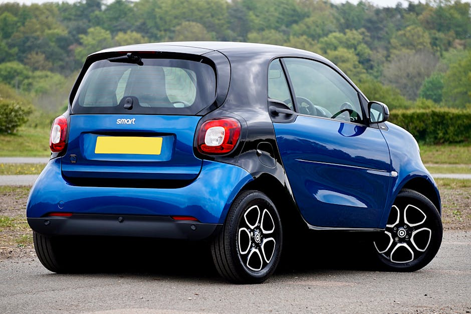 Deretan sepeda motor modern dengan desain futuristik yang bersanding harmonis bersama model klasik di sebuah pameran otomotif internasional.