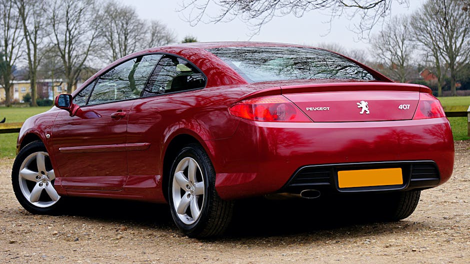 Deretan sepeda motor bergaya retro dan modern yang dipamerkan dalam sebuah ajang pameran otomotif internasional.