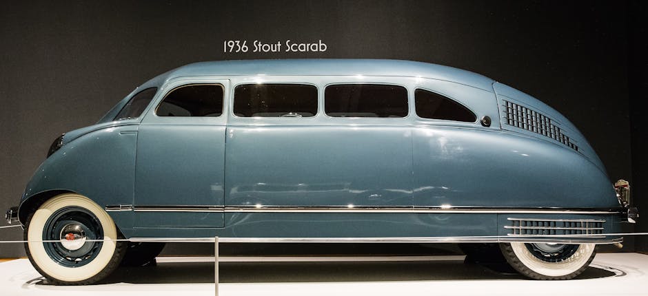 Deretan motor listrik modern dengan desain futuristik yang sedang terparkir rapi di area pengisian daya baterai umum.